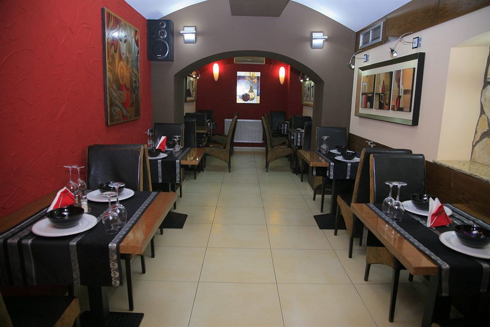 Hotel Papu بوخارست المظهر الخارجي الصورة